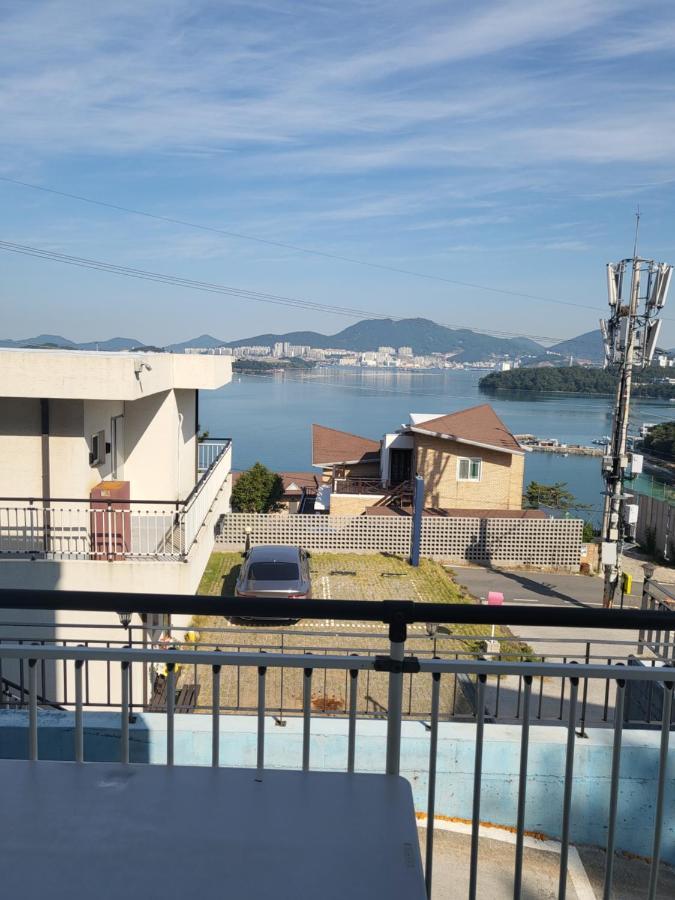 Yeosu Blooming Pension Exterior foto