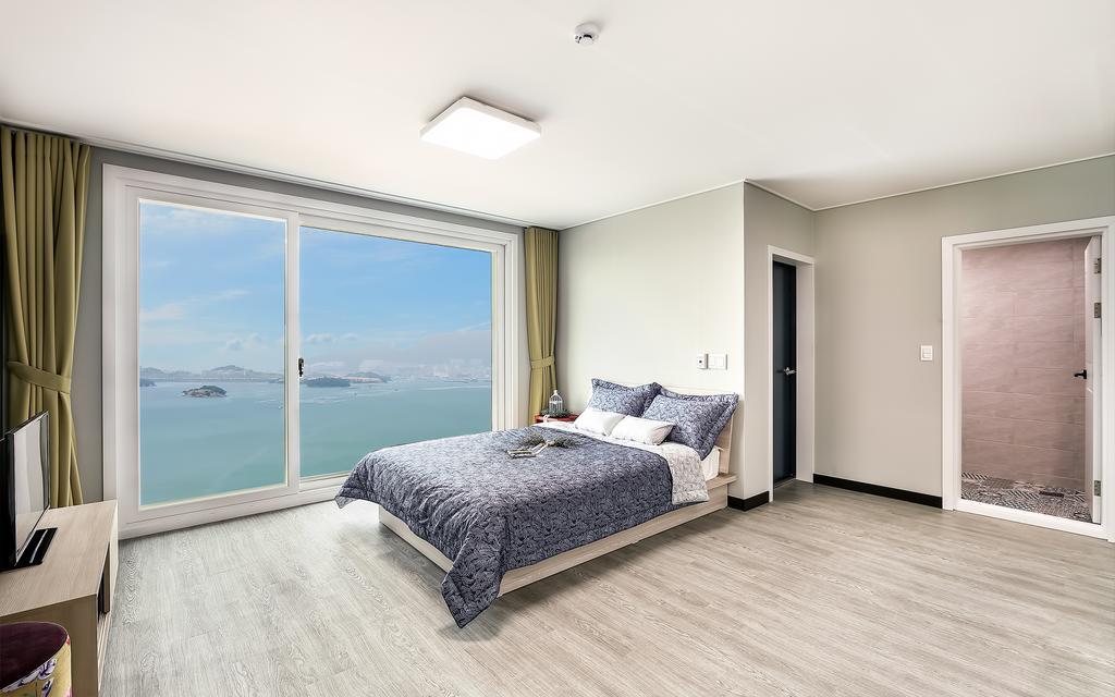 Yeosu Blooming Pension Exterior foto