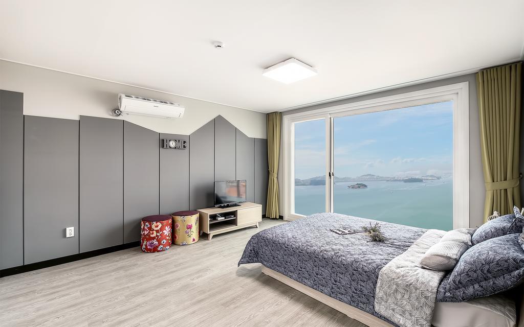Yeosu Blooming Pension Exterior foto