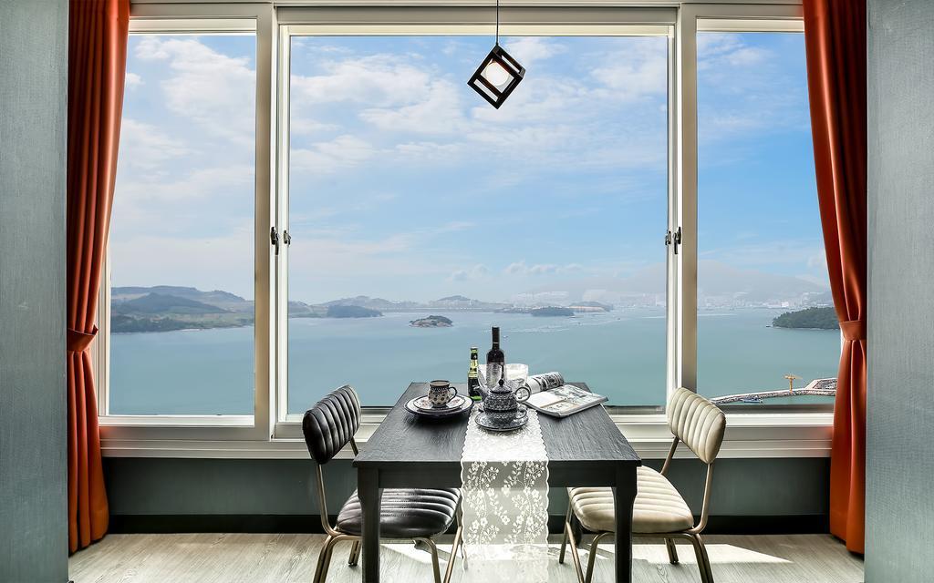 Yeosu Blooming Pension Exterior foto