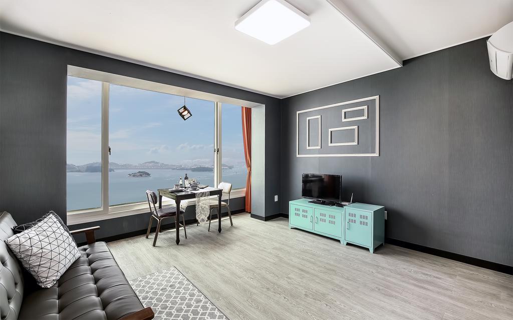 Yeosu Blooming Pension Exterior foto