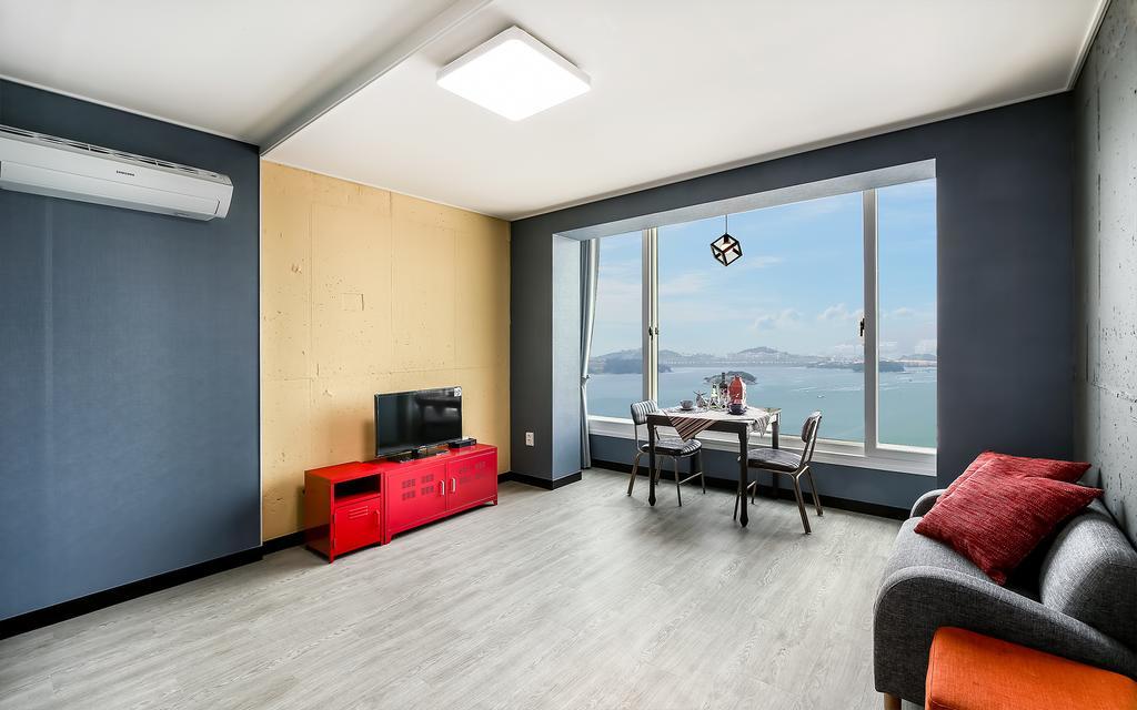 Yeosu Blooming Pension Exterior foto